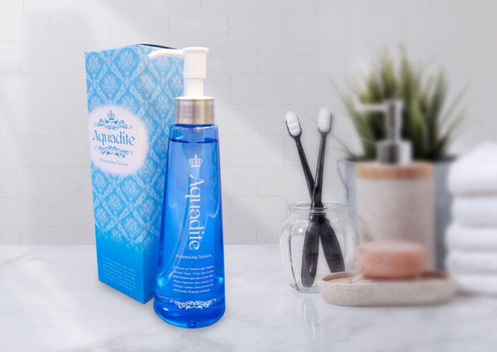 クレンジングオイルのパッケージデザイン作例