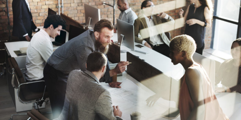 広告代理店の役割とは？仕事内容・仕組み・デザイン会社との違いをわかりやすく解説