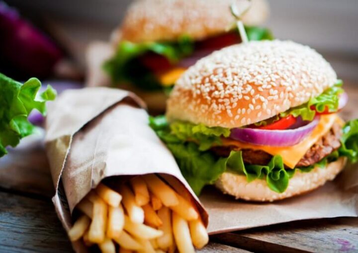 ファストフードのロゴデザイン