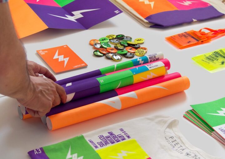 目をひくポスターやチラシ、パンフレット