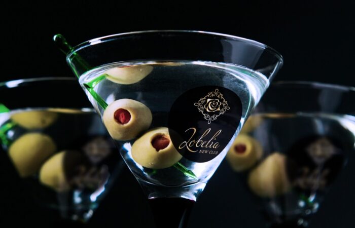 ロゴ制作事例 – 薔薇のシンボルが優美なクラブのロゴマークデザイン