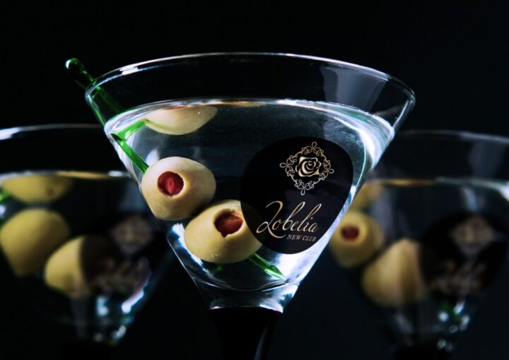 クラブの高級感あるロゴ作成例