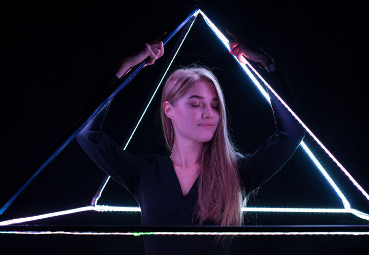 ピラミッドがモチーフのオブジェ2