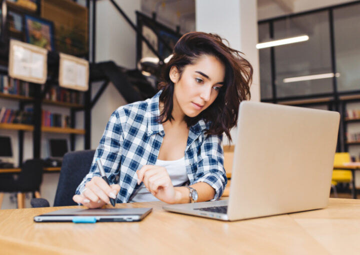 広告会社とフリーランスの違い