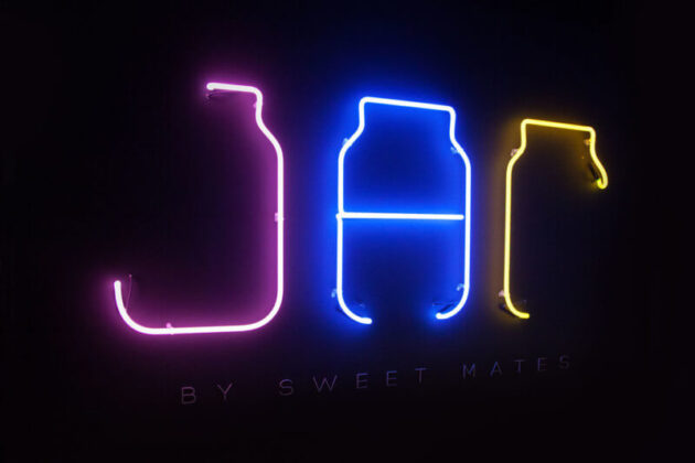 ギリシャの新感覚スイーツカフェのロゴとブランディング