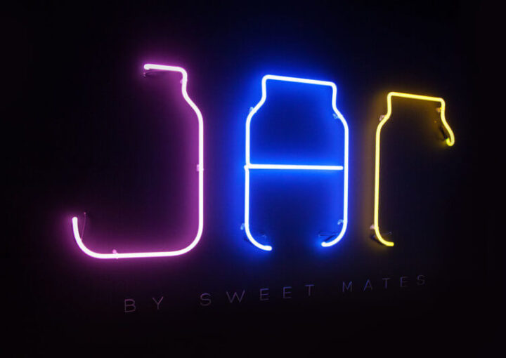 新感覚スイーツカフェのロゴデザイン