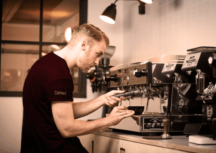 ビンテージ感のあるカフェのロゴ作成例