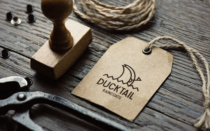 レインコート企業のロゴデザイン