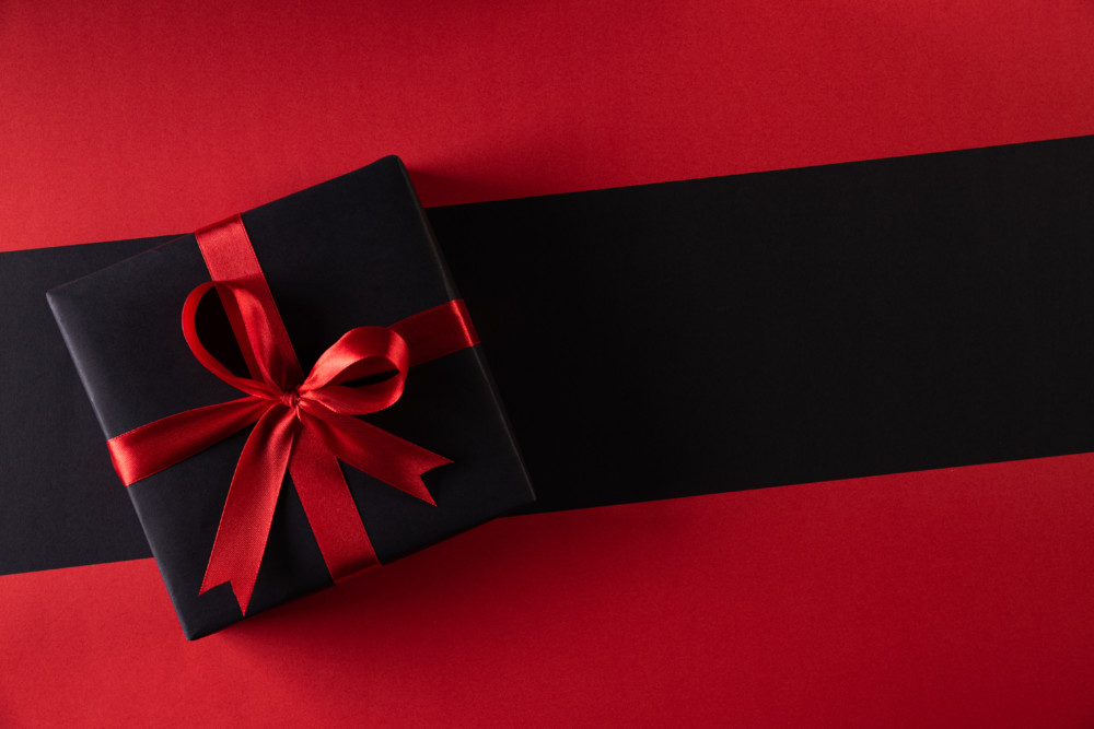 赤×黒のストロングな組み合わせが効果的なパッケージデザインについて