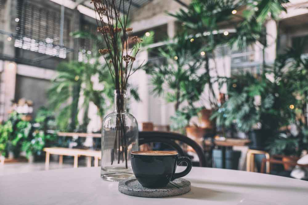 カフェでお茶したいと思ってしまうロゴデザイン作成例