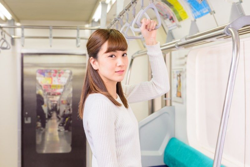 吊り広告（交通広告）の知られざる広告効果とは？サイズ別オススメ広告一覧