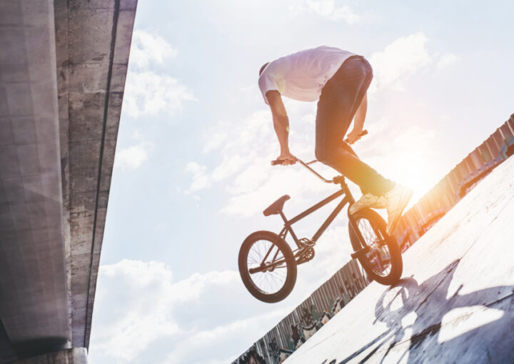 自転車が主役のクリエイティブ動画について