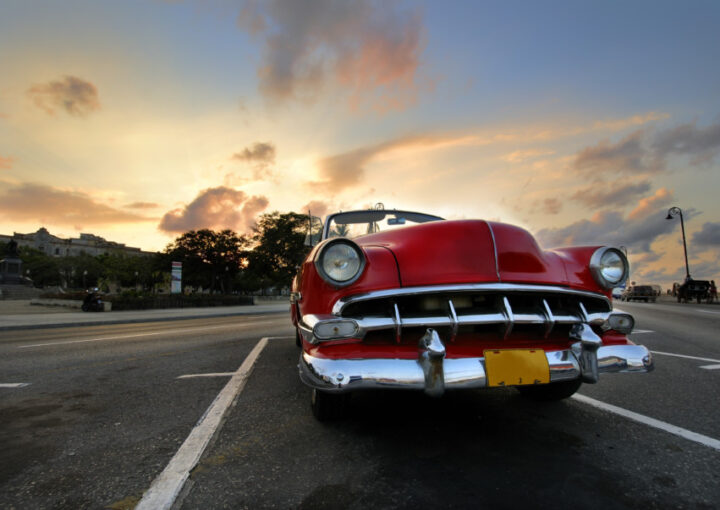 クラシックカーを愛する人たちを追いかけた映像