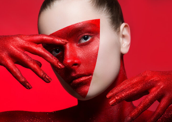 顔をデザインするクリエイティブな動画作成例