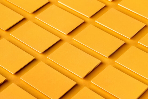 心に響く一枚を。名刺の側面が語る、エッジカラーデザインの魅力