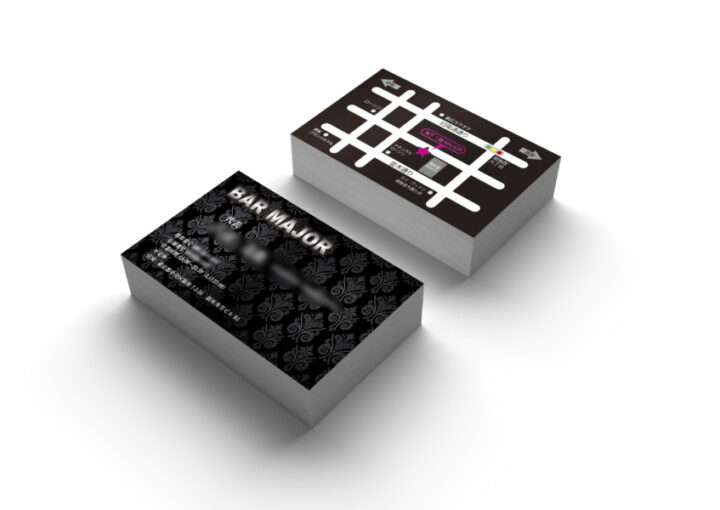 黒で統一したバーの名刺デザイン