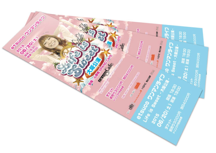 シンガーのワンマンライブイベントのチケットデザイン