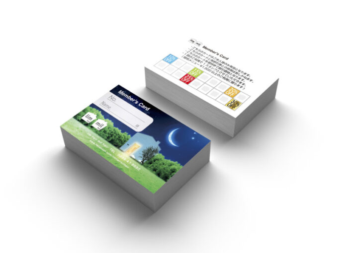 夜をテーマにしたヘアサロンのメンバーズカードのデザイン