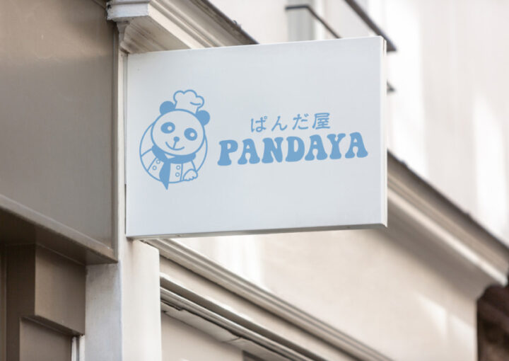 パンダが主役のスイーツショップのロゴデザイン
