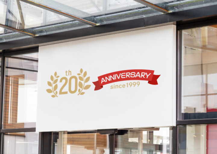 プラモデル通販サイトの20周年記念ロゴマーク