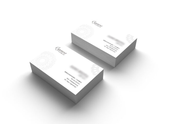 白を基調としたシンプルな企業名刺作成例