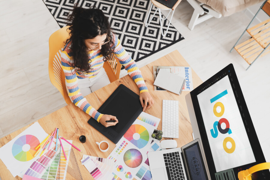 ロゴデザイン相場