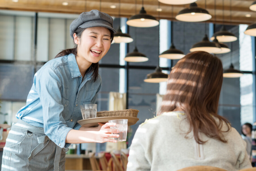 カフェのスタッフ