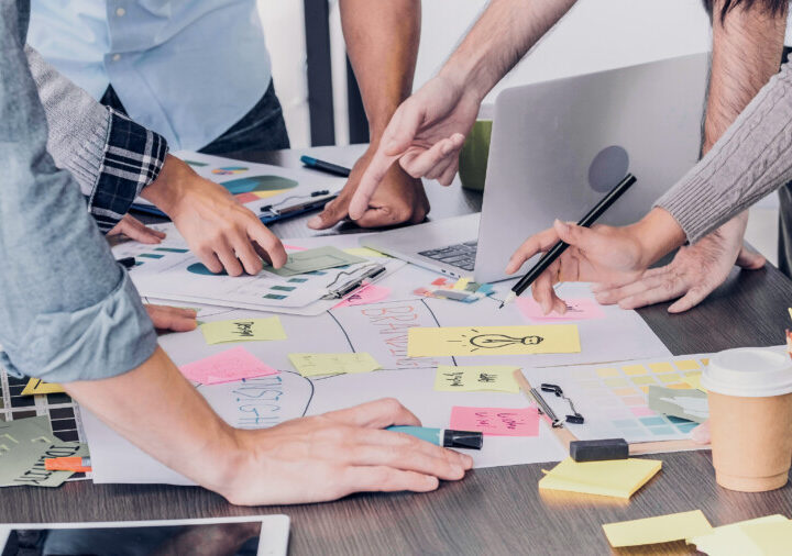 デザイナーにチラシを依頼する為の準備やステップについて