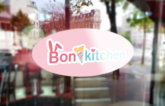 ロゴ制作事例 - クレープ店のパステルカラーのポップで可愛いロゴデザイン