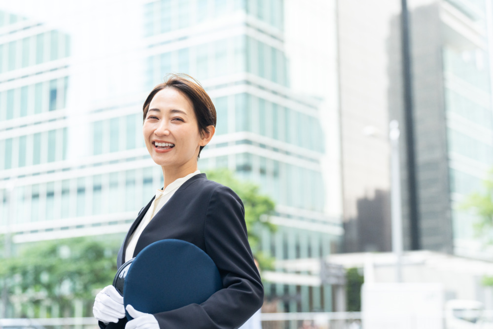 笑顔の女性ドライバー