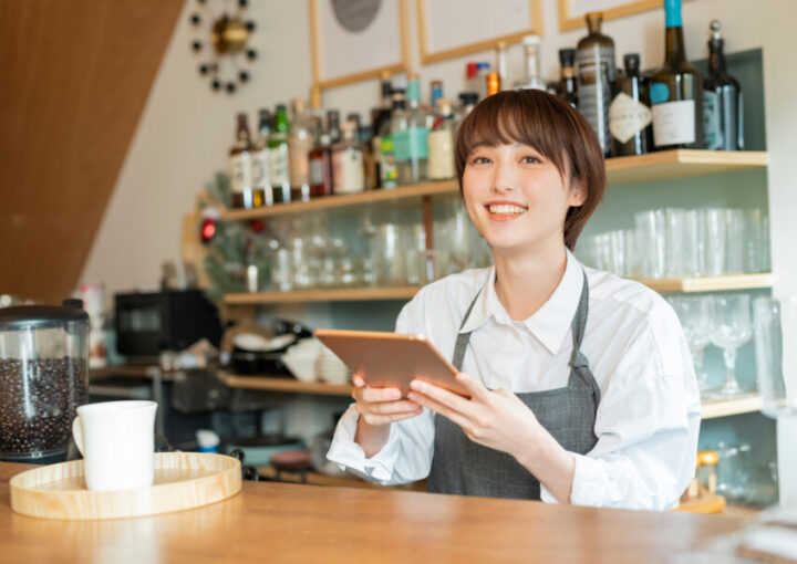 カフェ店員