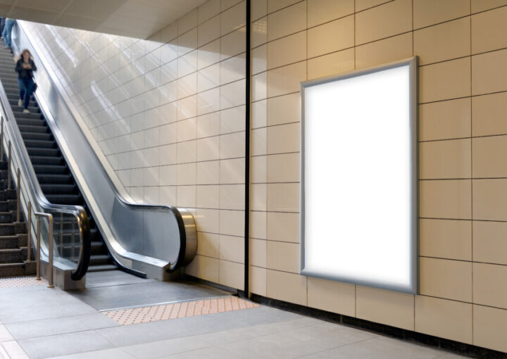 駅のポスターデザイン