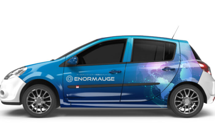 カーラッピング制作事例 - セキュリティ企業の近未来感溢れる営業車のラッピングデザイン