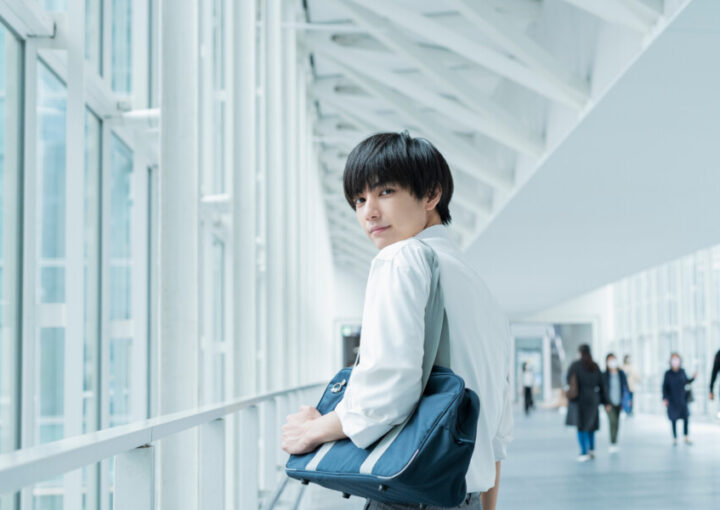 通学中の男子高校生