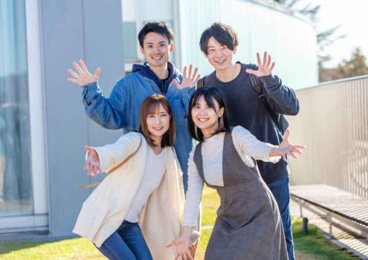 笑顔の大学生