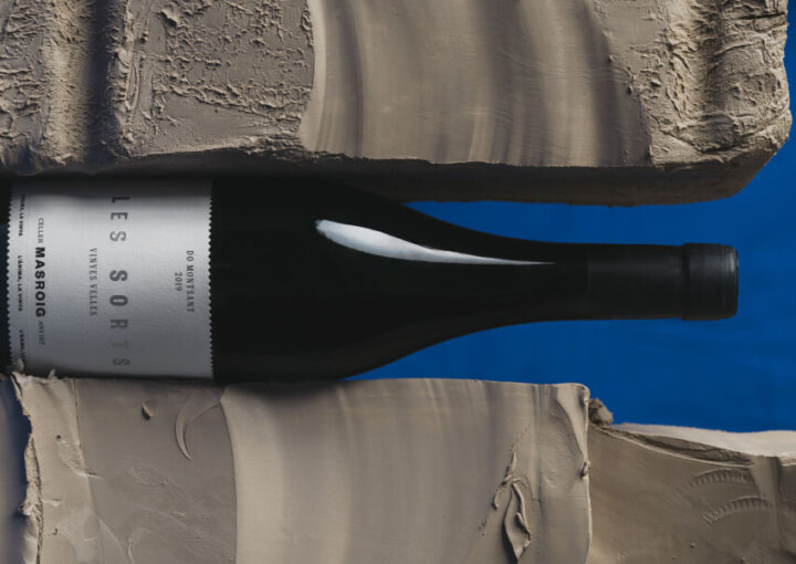 現代的なワインラベルデザイン