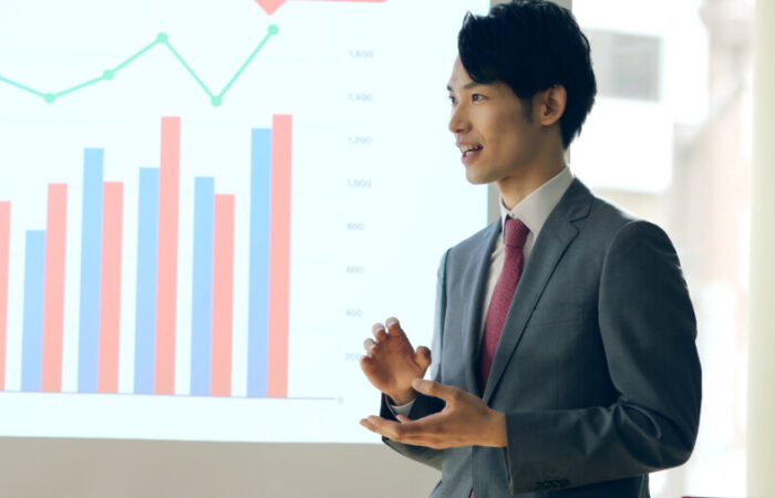 プレゼン資料作成の負担を軽減！デザイン外注を活用するメリット・デメリット