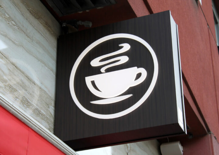 店舗の顔となるロゴデザイン