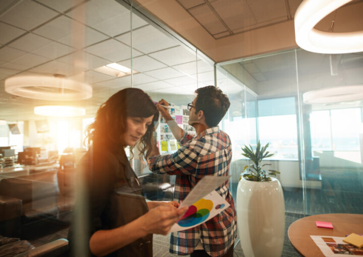 広告デザインを支える多様な職種