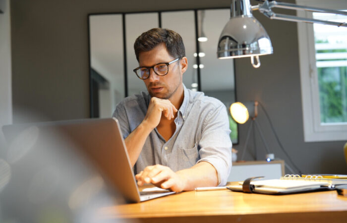 予算と目的に合わせた最適なライセンス選択を！ライツマネージドとロイヤリティフリーを徹底比較