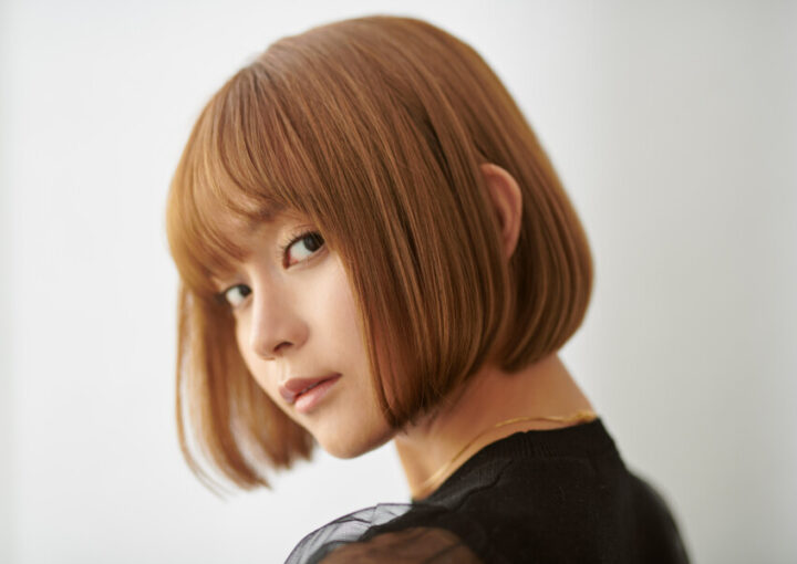 ショートヘアの女性