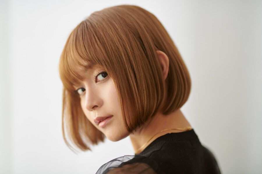 ショートヘアの女性