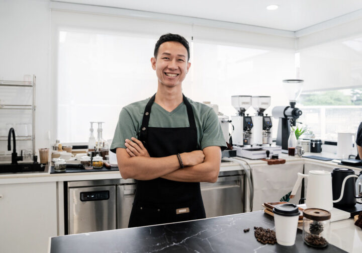 カフェオーナー