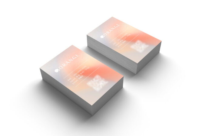 名刺制作事例 - コスメブランドのアーティスティックな名刺デザイン