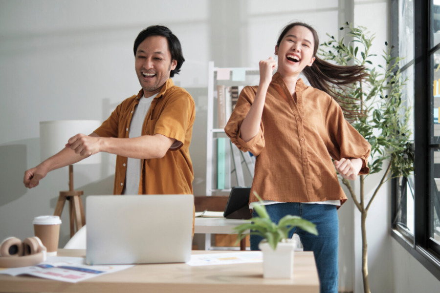 フリーランスは本当に稼げるのか？ 世界と日本の年収事情をデータで読み解く