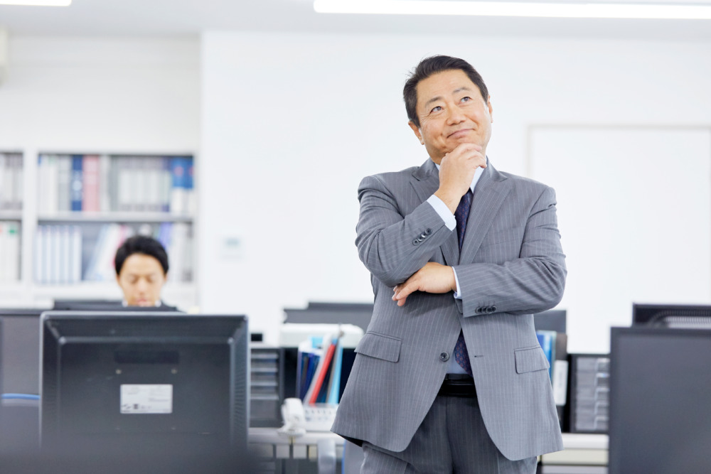 考えるビジネスマン
