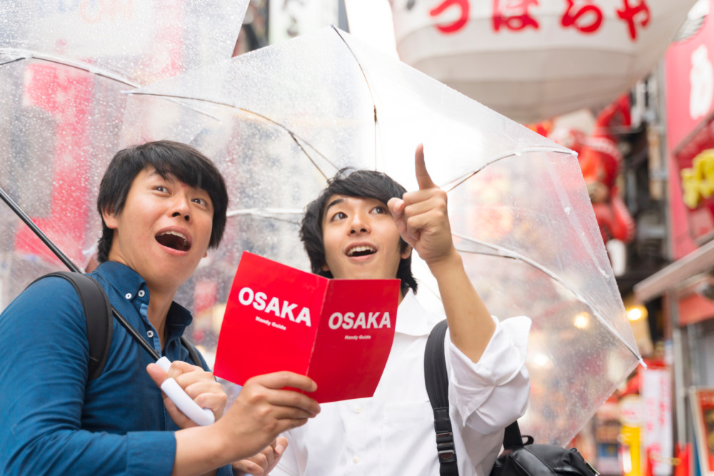 大阪を観光する友達イメージ