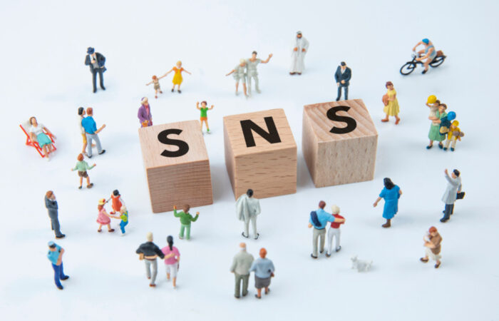 パンフレットとSNSの掛け合わせ戦略とは〜紙とデジタルで相乗効果を生む方法