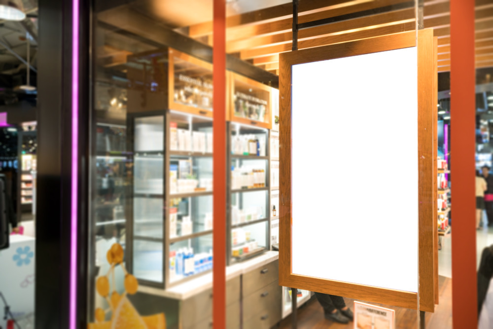 ポスターからSNSへ誘導